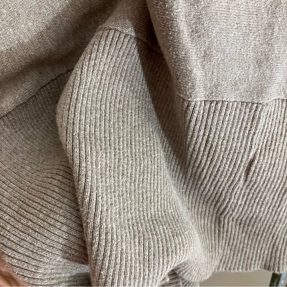 5/$20 Gap tan drape cardigan vest size small - Picture 6 of 9